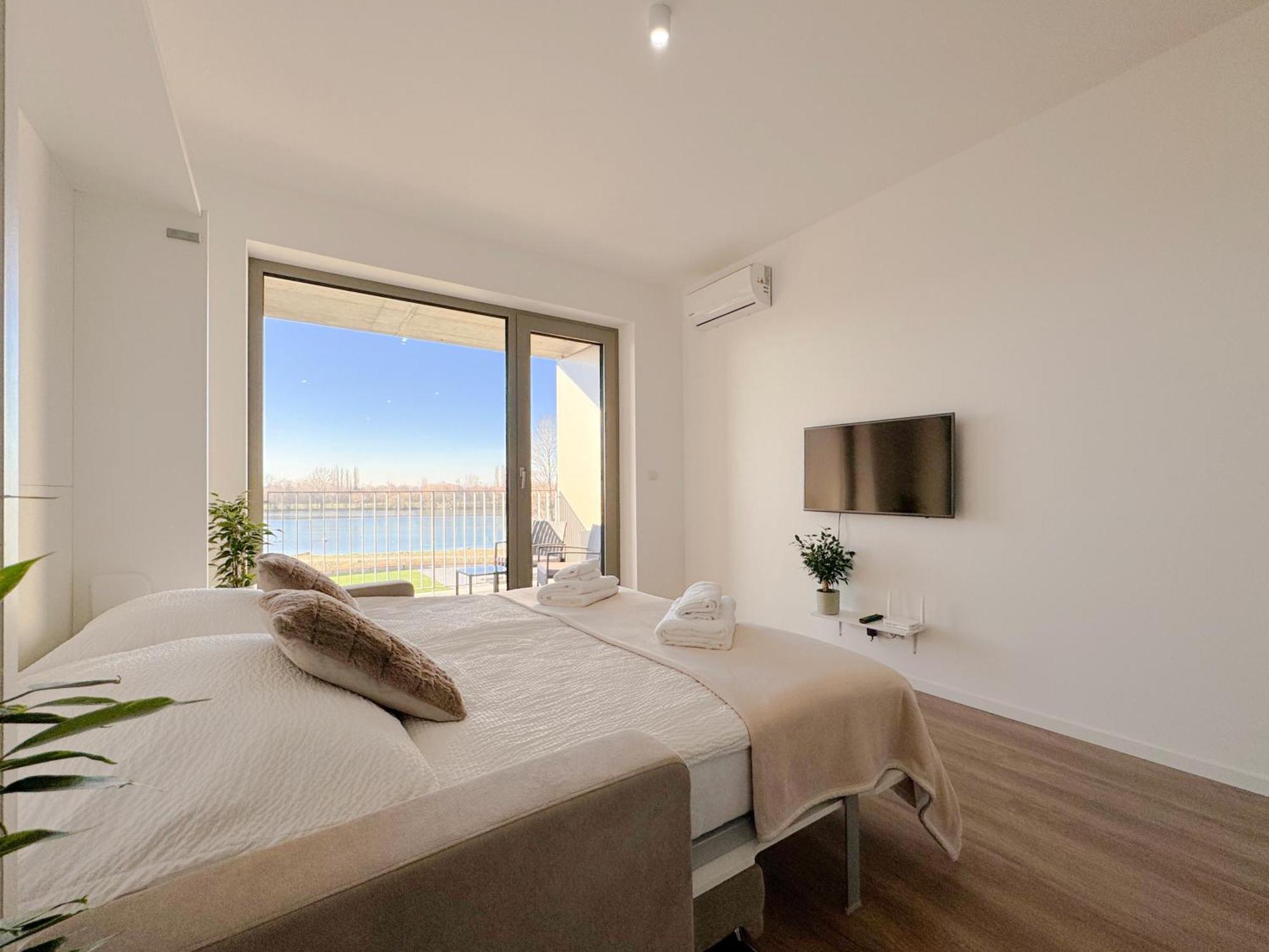 Blue Wave Apartment *